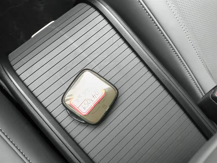 Фото 9 - Zeekr X