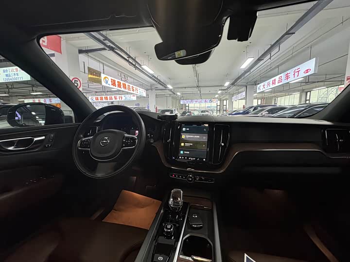 Фото 8 - Volvo XC60