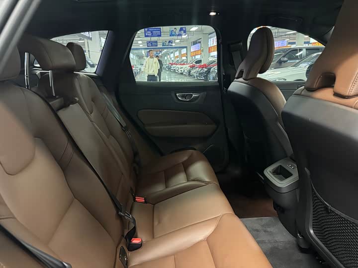 Фото 9 - Volvo XC60