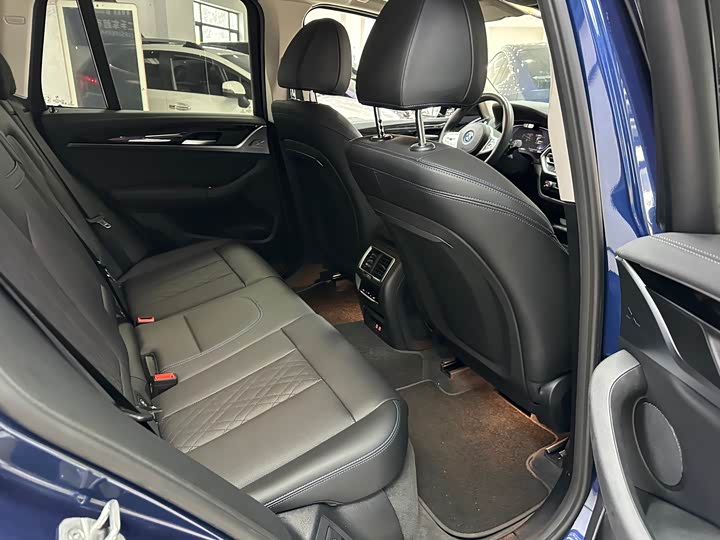 Фото 10 - BMW iX3