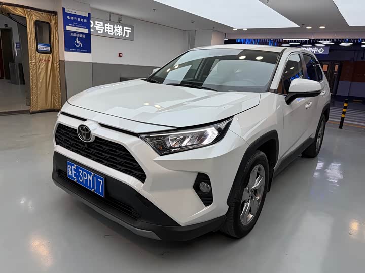 Фото 1 - Toyota RAV4