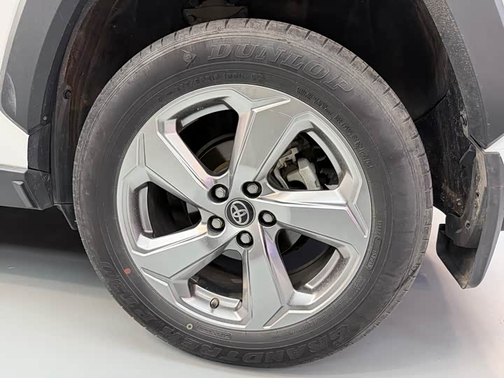 Фото 13 - Toyota RAV4