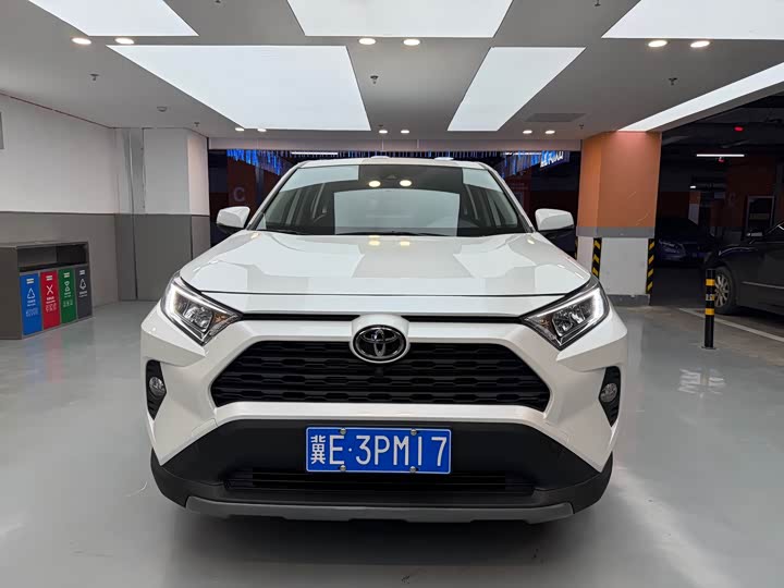 Фото 2 - Toyota RAV4