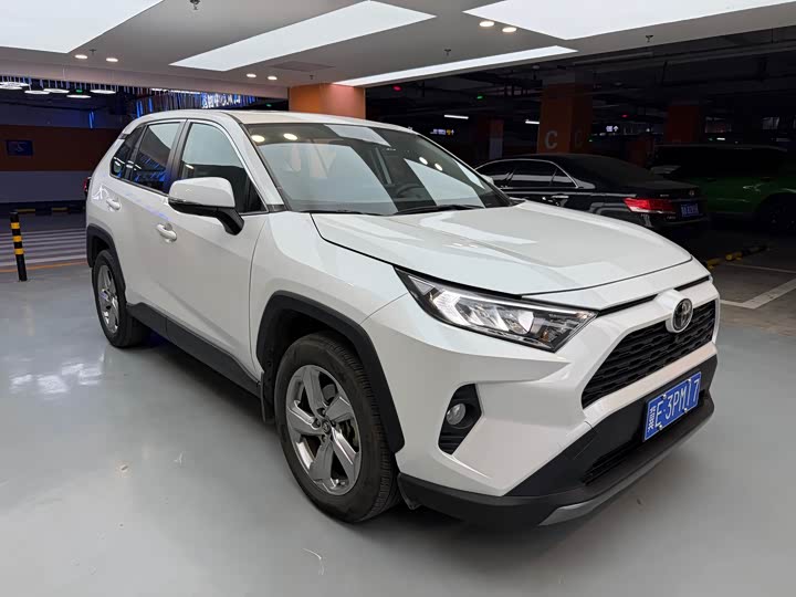 Фото 3 - Toyota RAV4