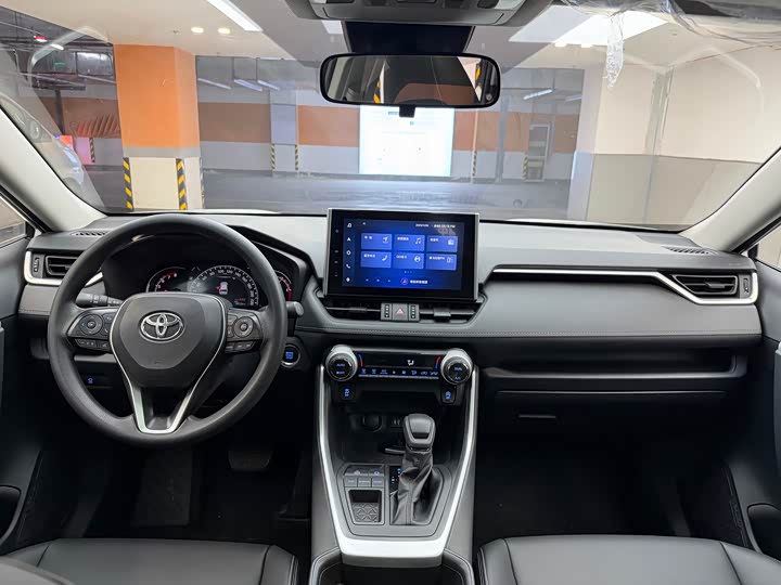 Фото 6 - Toyota RAV4