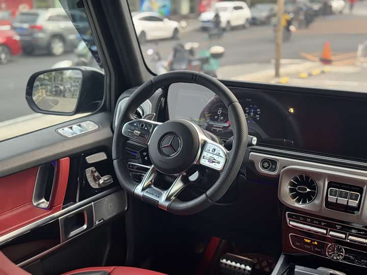 Фото 9 - Mercedes-Benz G-Class AMG