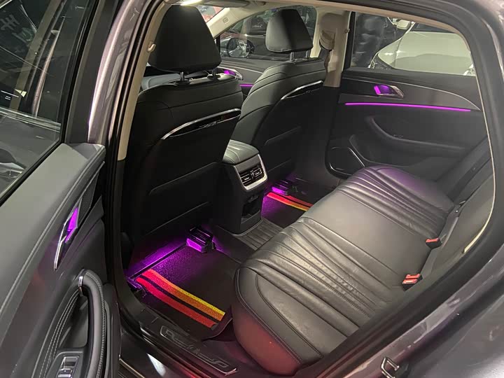 Фото 9 - Hongqi H5