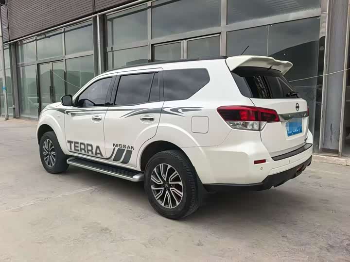 Фото 4 - Nissan Terra