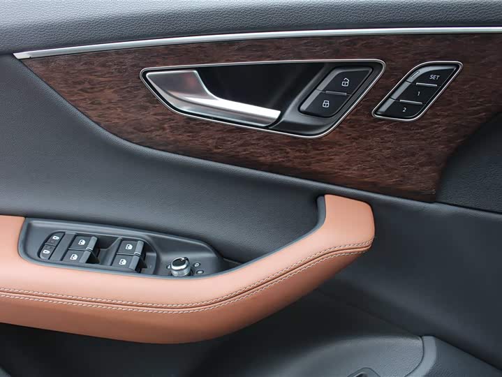 Фото 10 - Audi Q7