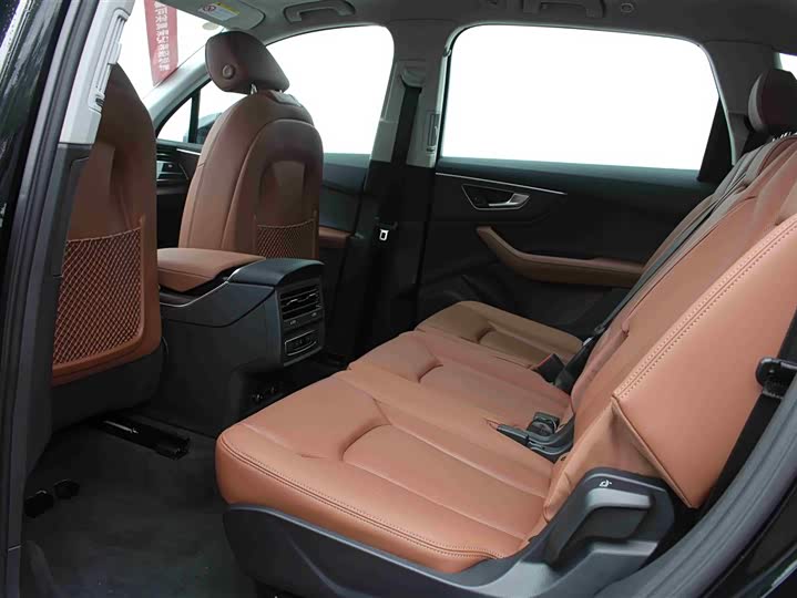 Фото 12 - Audi Q7