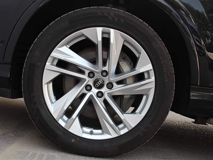 Фото 13 - Audi Q7