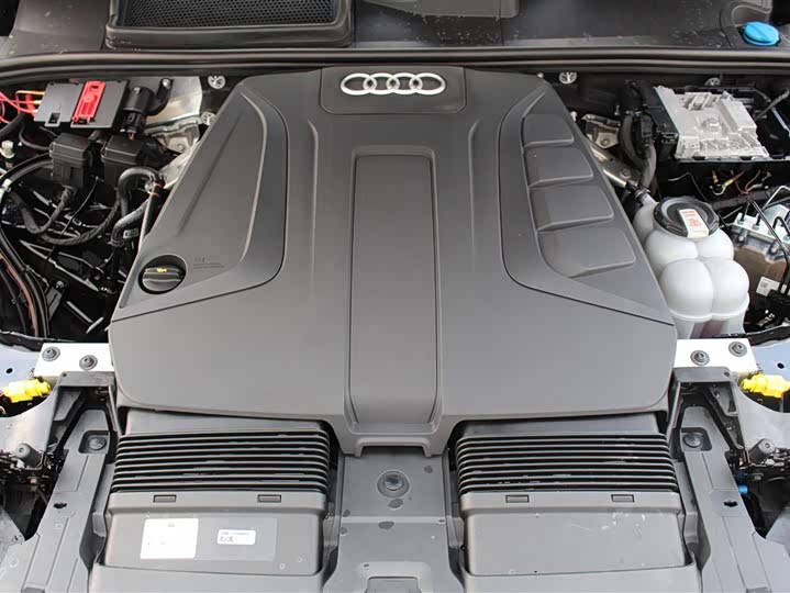 Фото 14 - Audi Q7