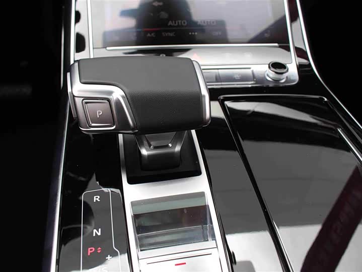 Фото 8 - Audi Q7