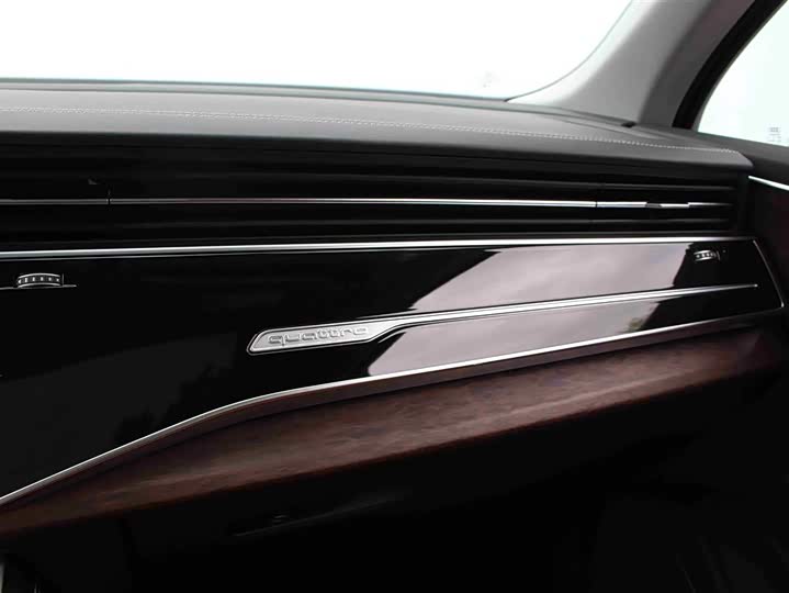 Фото 9 - Audi Q7