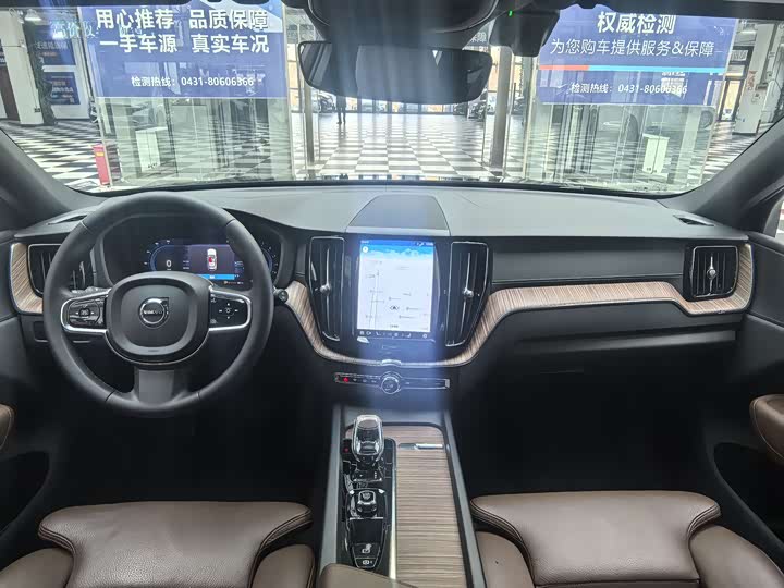 Фото 10 - Volvo XC60