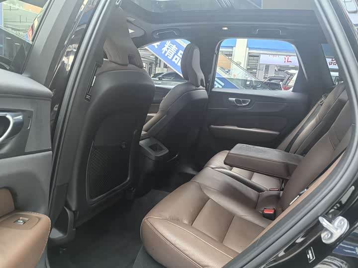 Фото 11 - Volvo XC60