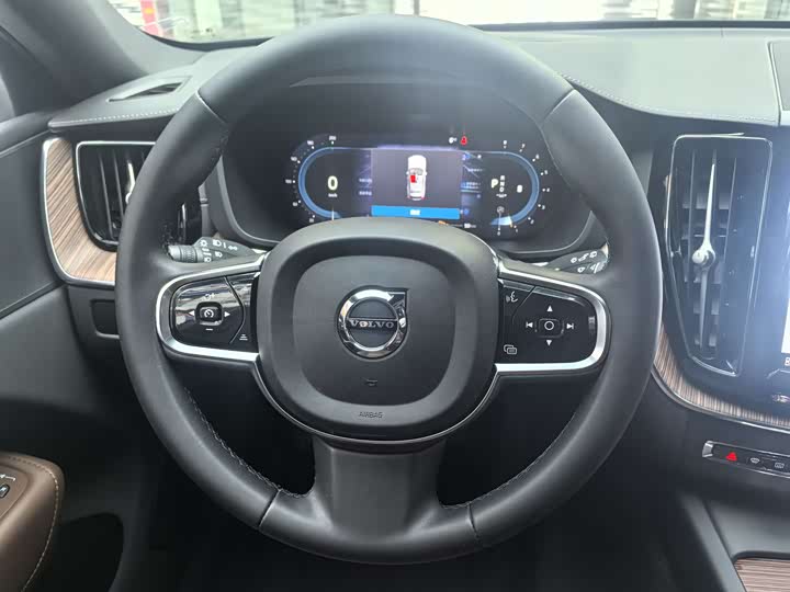 Фото 12 - Volvo XC60