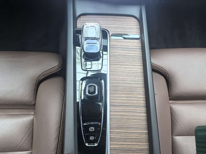 Фото 14 - Volvo XC60