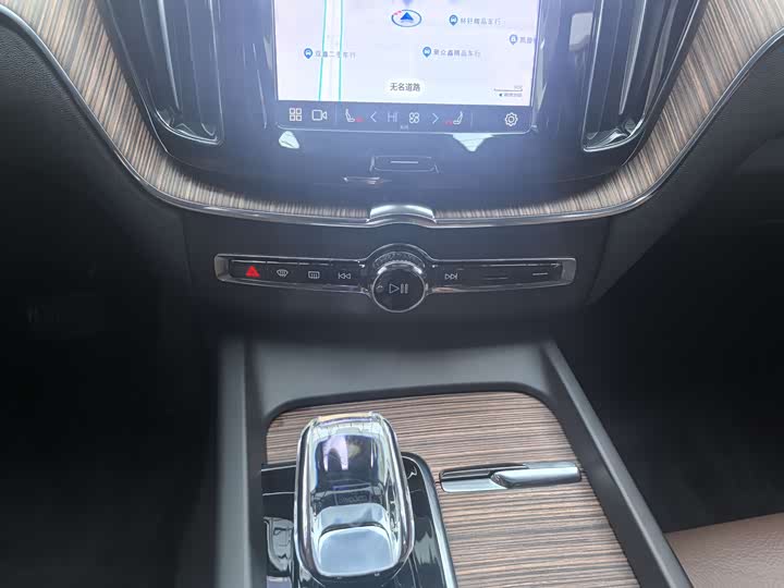 Фото 17 - Volvo XC60