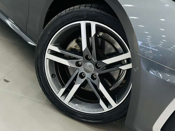 Фото 10 - Audi A4L