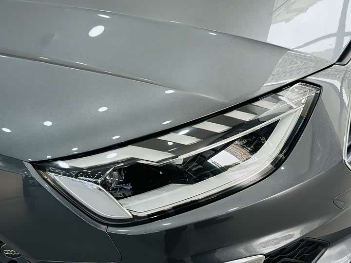 Фото 11 - Audi A4L