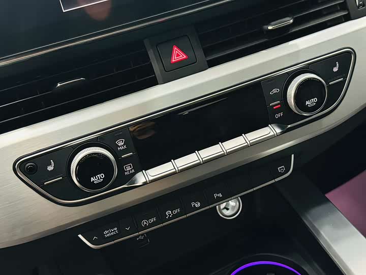 Фото 14 - Audi A4L