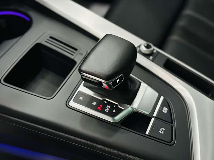 Фото 16 - Audi A4L