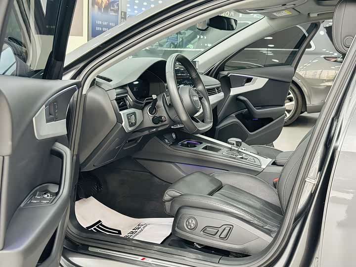 Фото 4 - Audi A4L