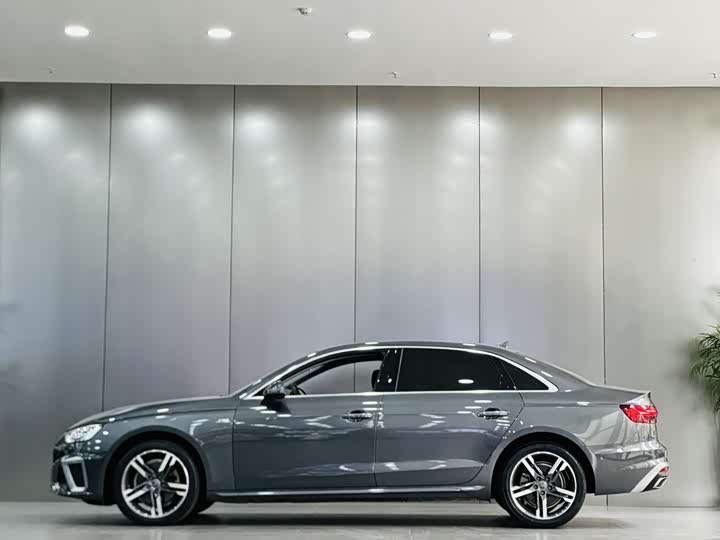 Фото 9 - Audi A4L