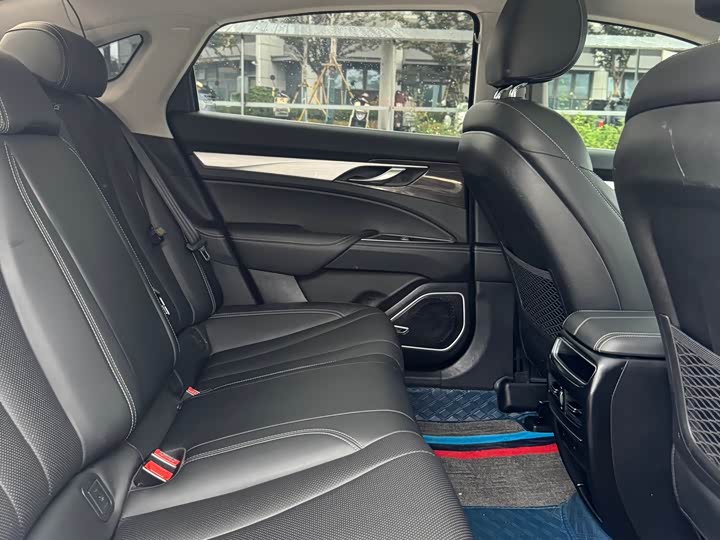 Фото 12 - Geely Emgrand GT