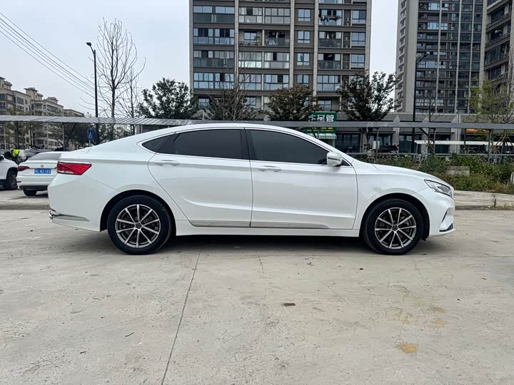 Фото 17 - Geely Emgrand GT