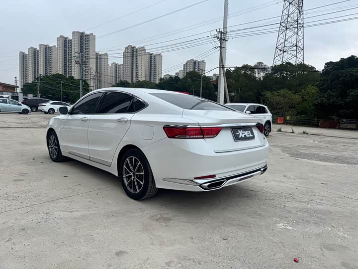 Фото 20 - Geely Emgrand GT