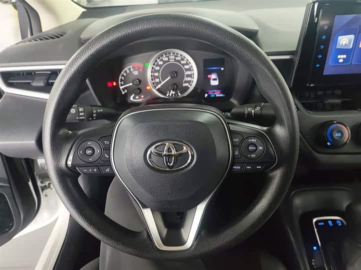 Фото 11 - Toyota Corolla