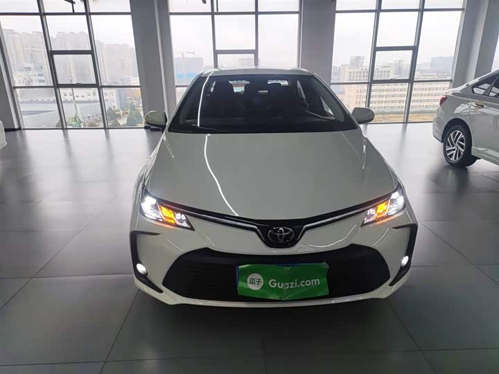 Фото 3 - Toyota Corolla