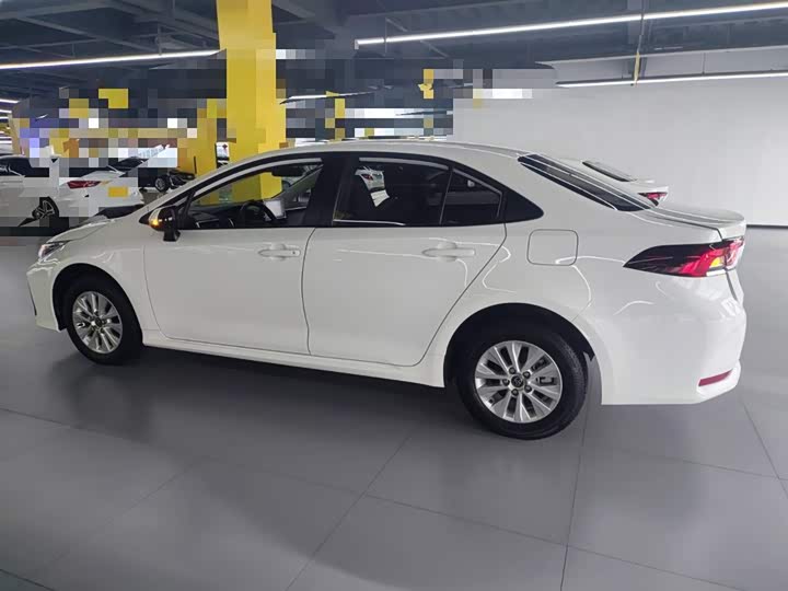 Фото 5 - Toyota Corolla