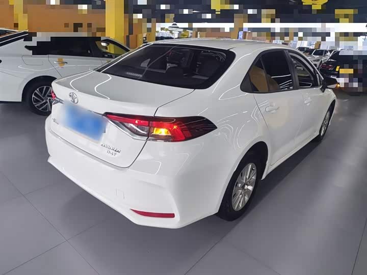 Фото 7 - Toyota Corolla