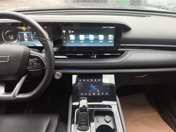 Фото 13 - Bestune T99