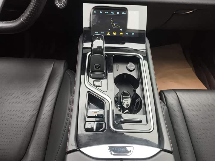 Фото 14 - Bestune T99