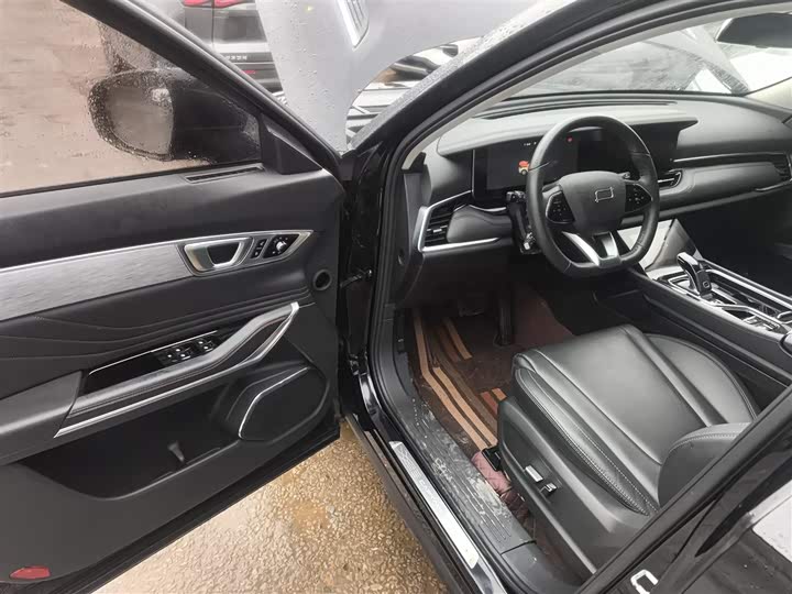 Фото 16 - Bestune T99