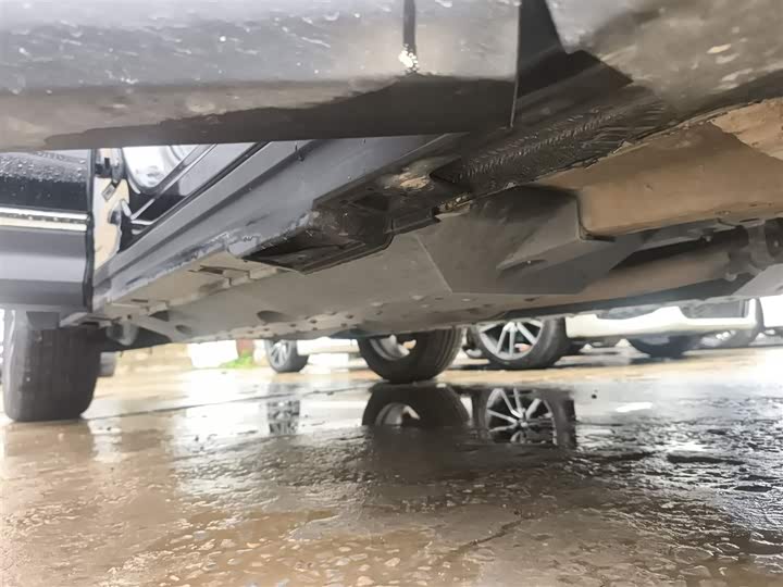 Фото 21 - Bestune T99