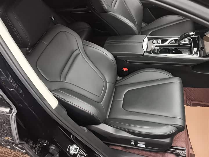 Фото 25 - Bestune T99