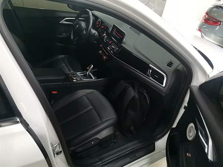 Фото 25 - BMW 1 Series