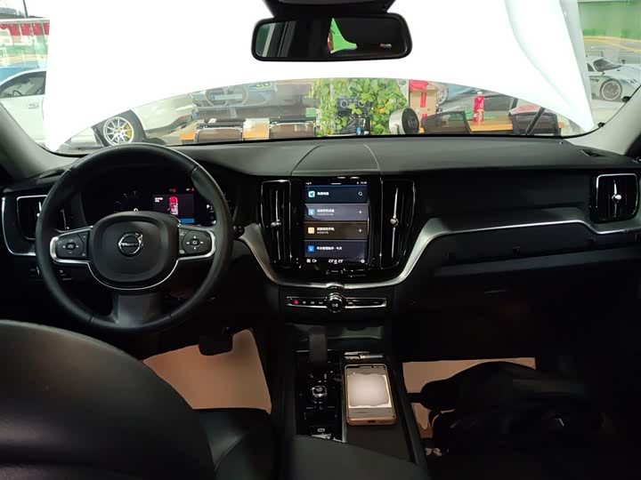 Фото 10 - Volvo XC60