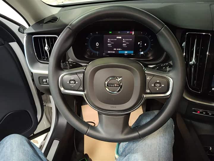 Фото 11 - Volvo XC60