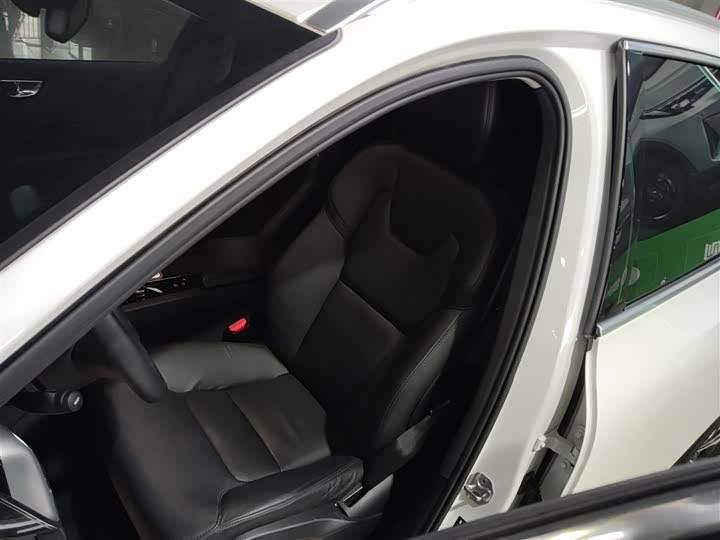 Фото 15 - Volvo XC60