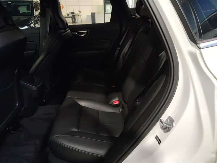 Фото 17 - Volvo XC60