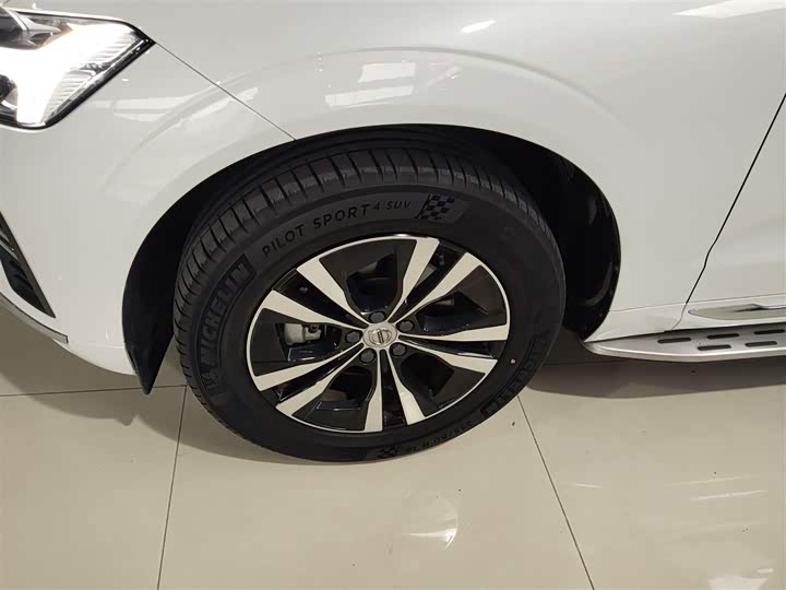 Фото 23 - Volvo XC60