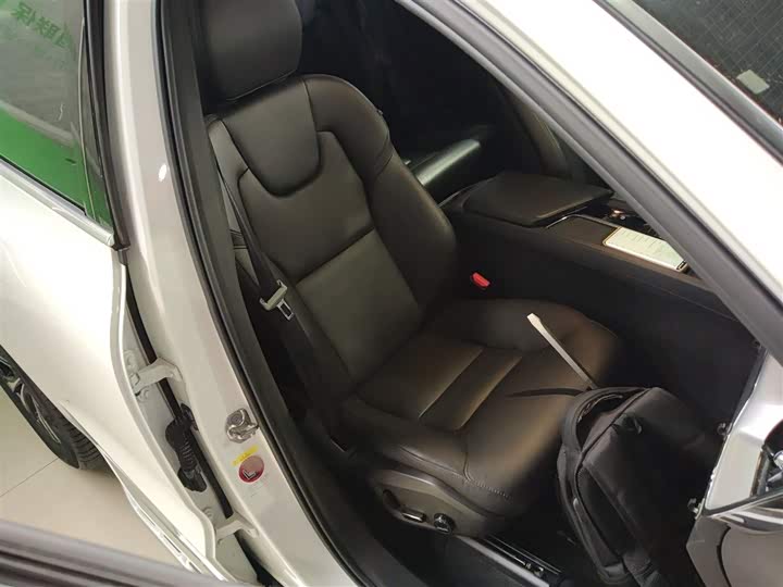 Фото 25 - Volvo XC60