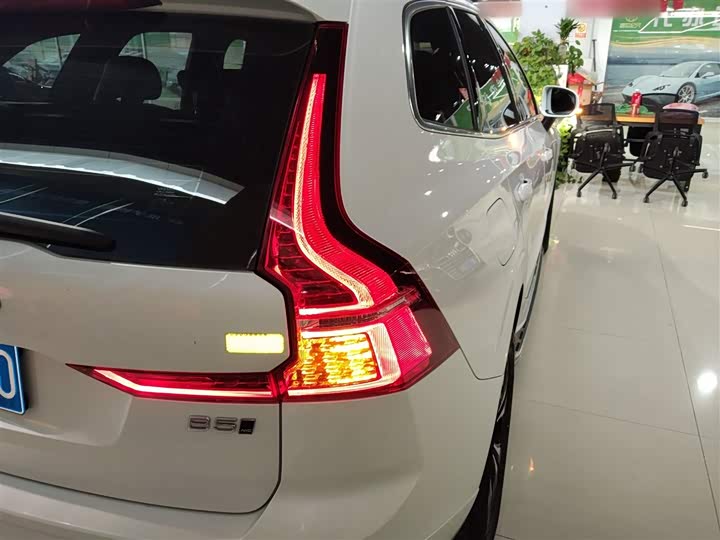 Фото 8 - Volvo XC60