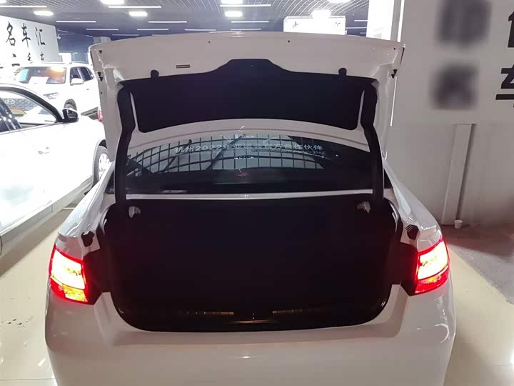 Фото 19 - Geely Emgrand GL